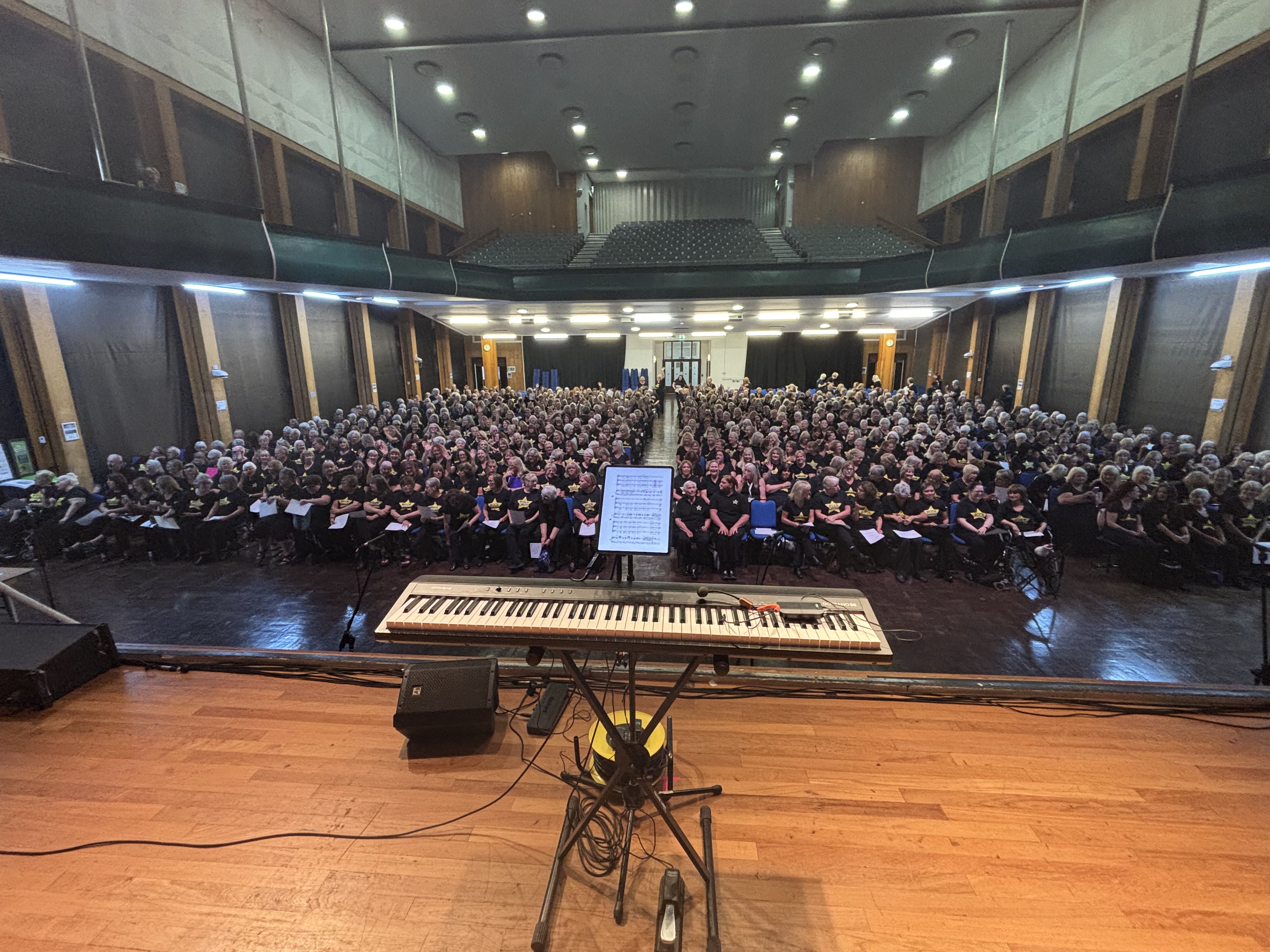 800 Rockies singing in the Great Hall Exeter!