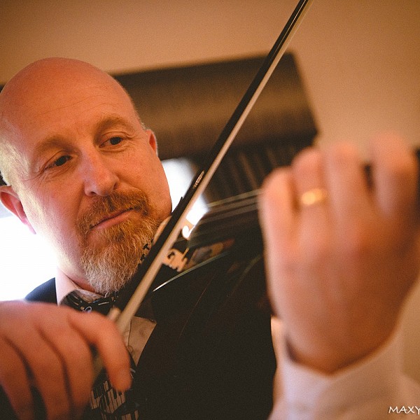 Richard Toomer Violinist wedding musician devon 6